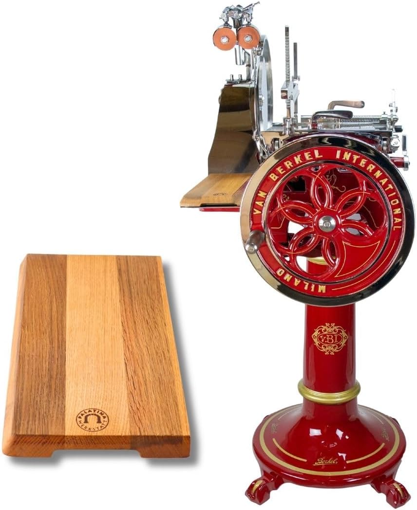 Berkel Aufschnittmaschine Volano L16 rot - Schwungradmaschine mit Standfuß und 33 cm Edelstahlmesser - Einstellbare Schnittdicke - Handgefertigtes Schneidebrett